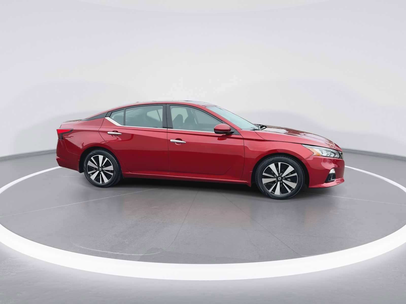 Thumbnail: 2020 Nissan Altima - 9