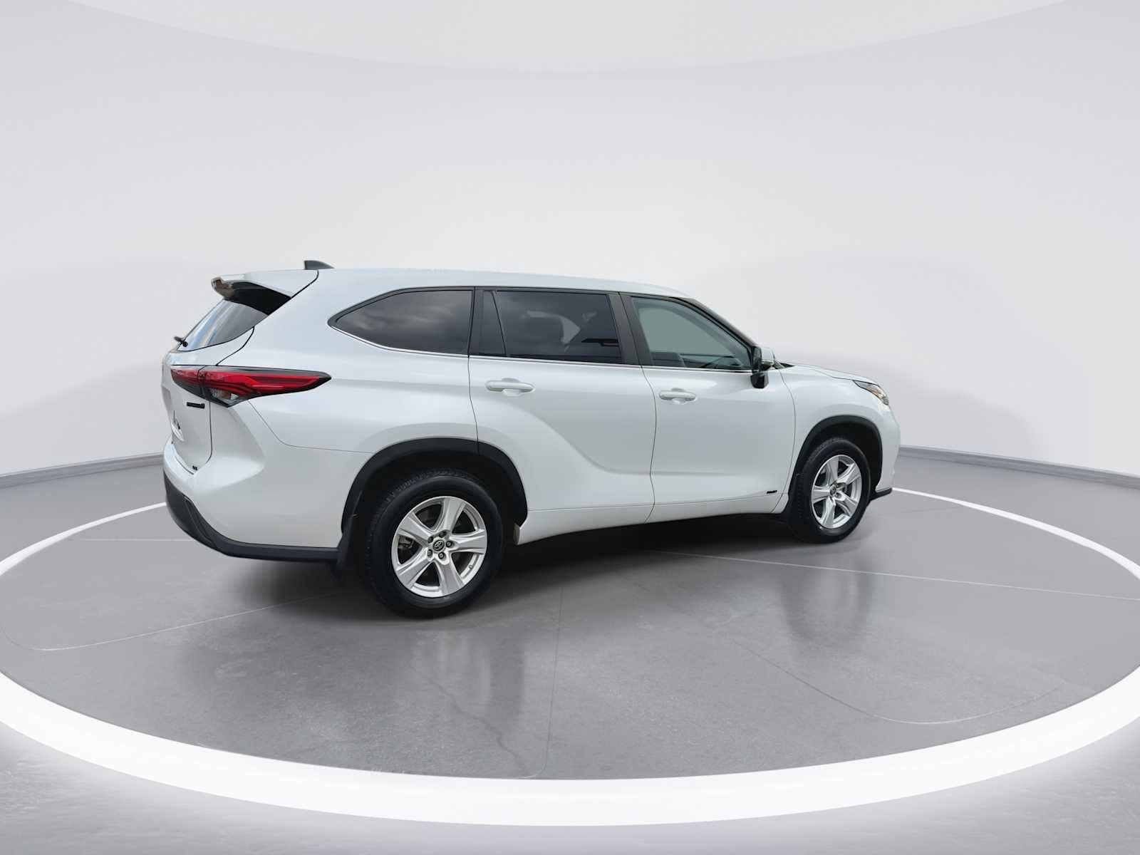 Thumbnail: 2023 Toyota Highlander - 8