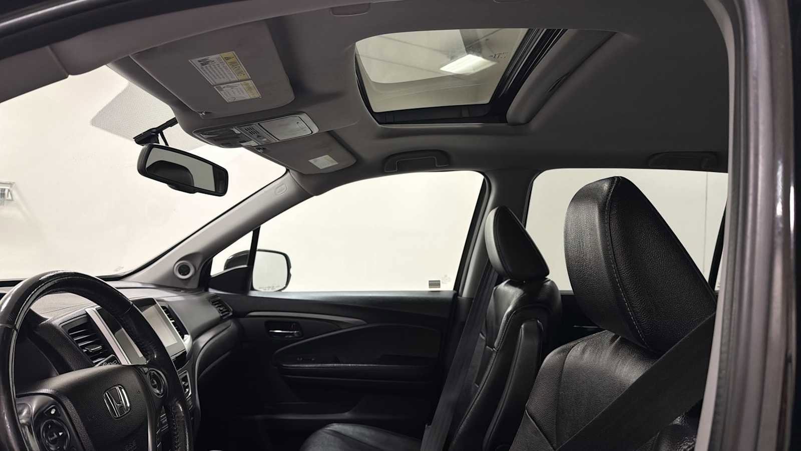 Thumbnail: 2017 Honda Pilot - 23