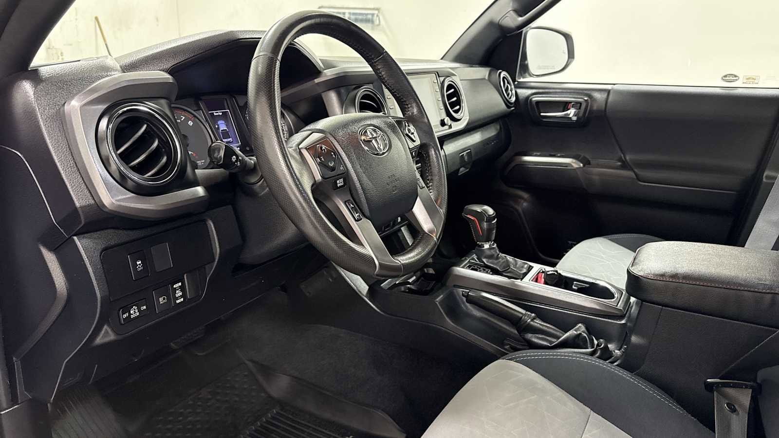 Thumbnail: 2020 Toyota Tacoma - 12