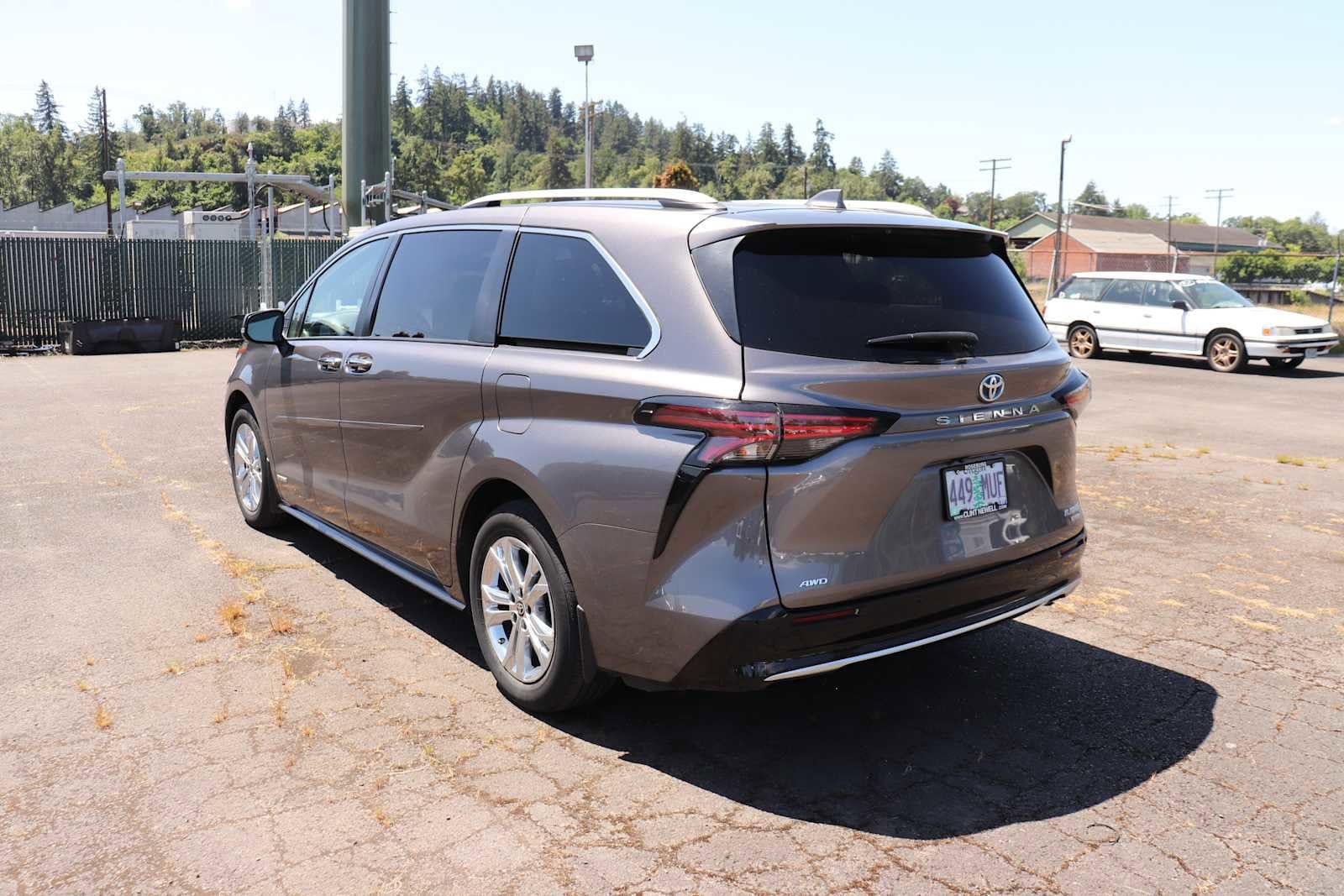Thumbnail: 2021 Toyota Sienna - 7