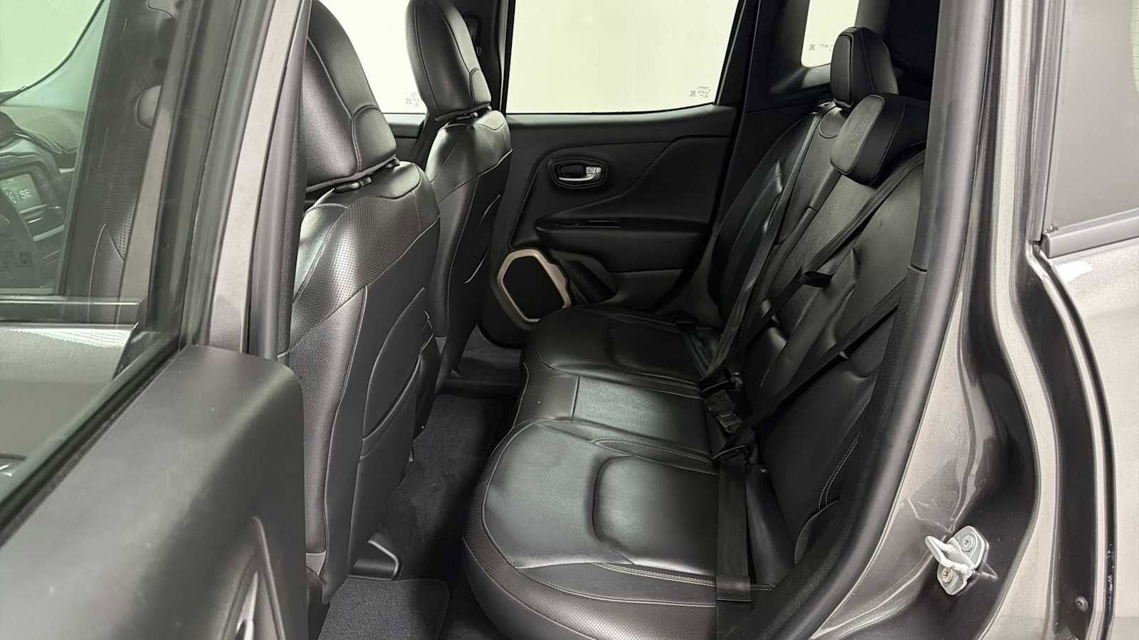 Thumbnail: 2016 Jeep Renegade - 24