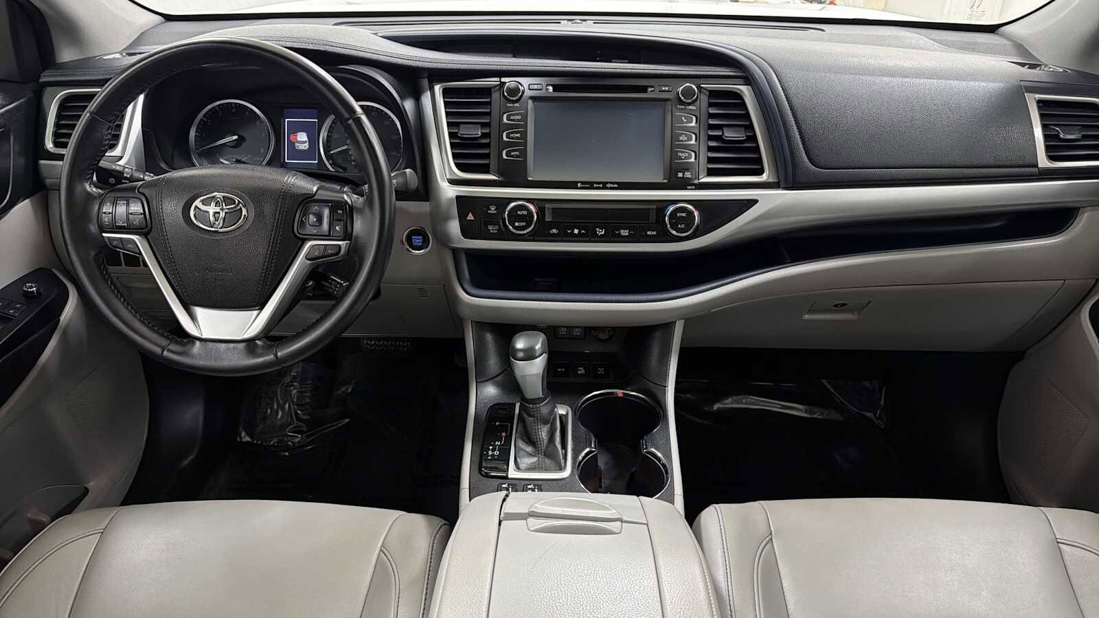 Thumbnail: 2017 Toyota Highlander - 28