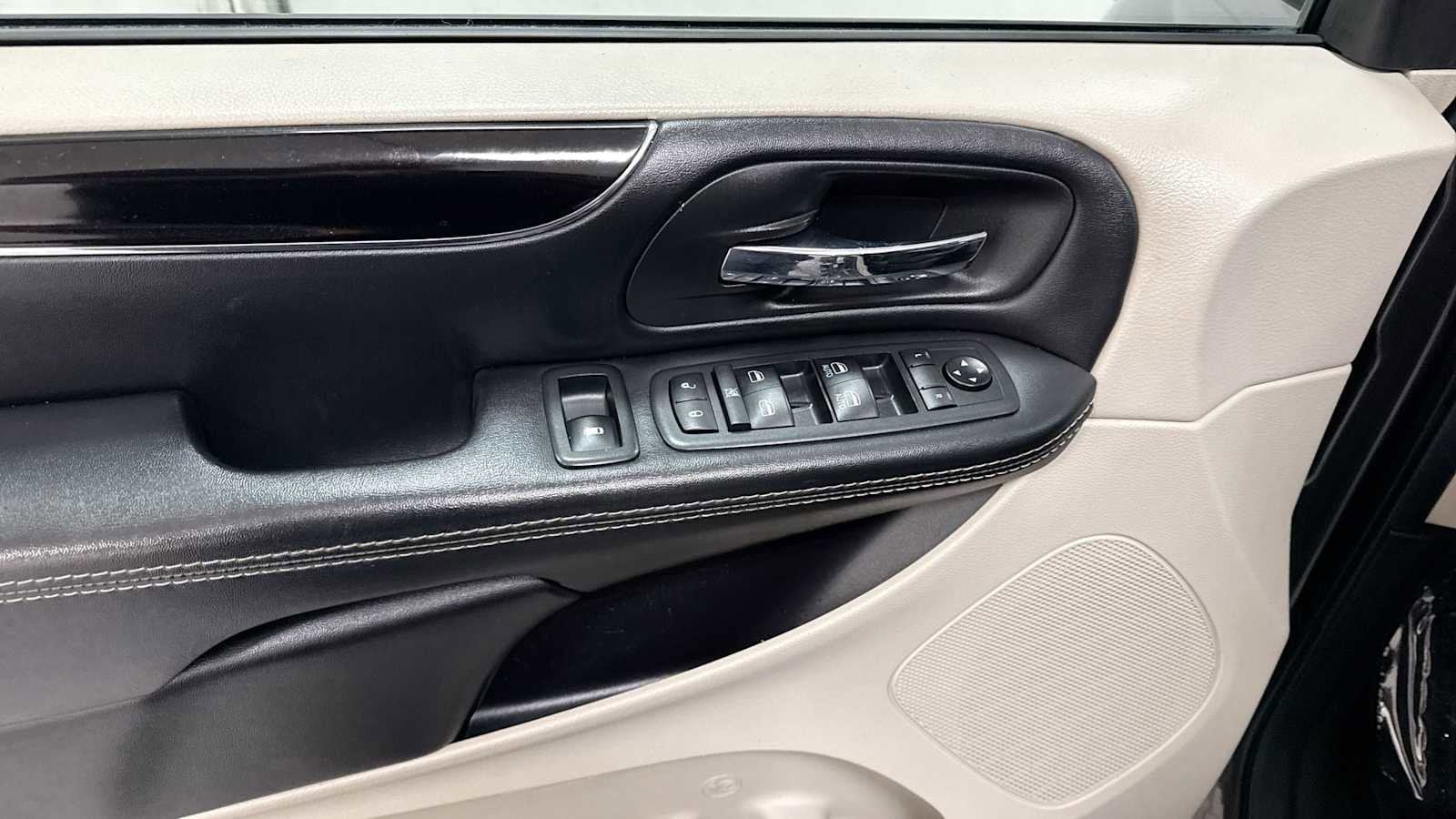 Thumbnail: 2018 Dodge Grand Caravan - 15