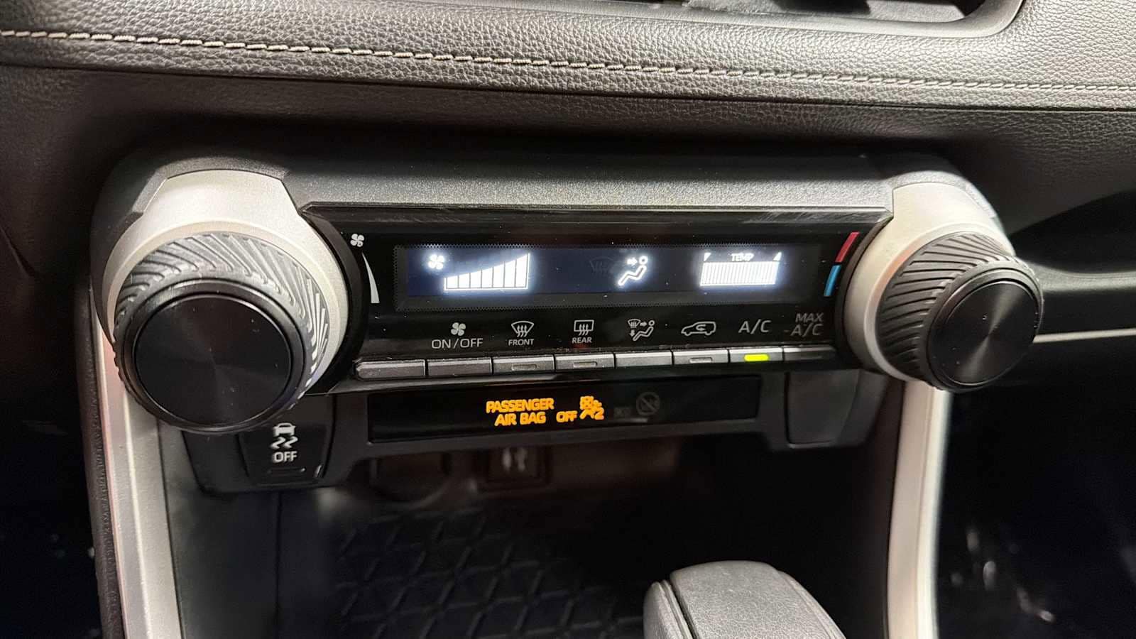 Thumbnail: 2019 Toyota RAV4 - 20