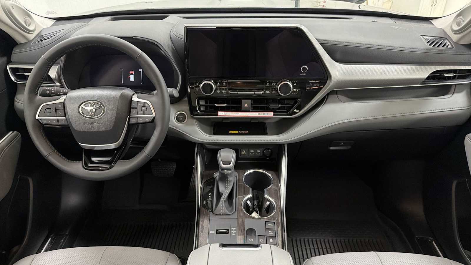 Thumbnail: 2026 Toyota Highlander - 28