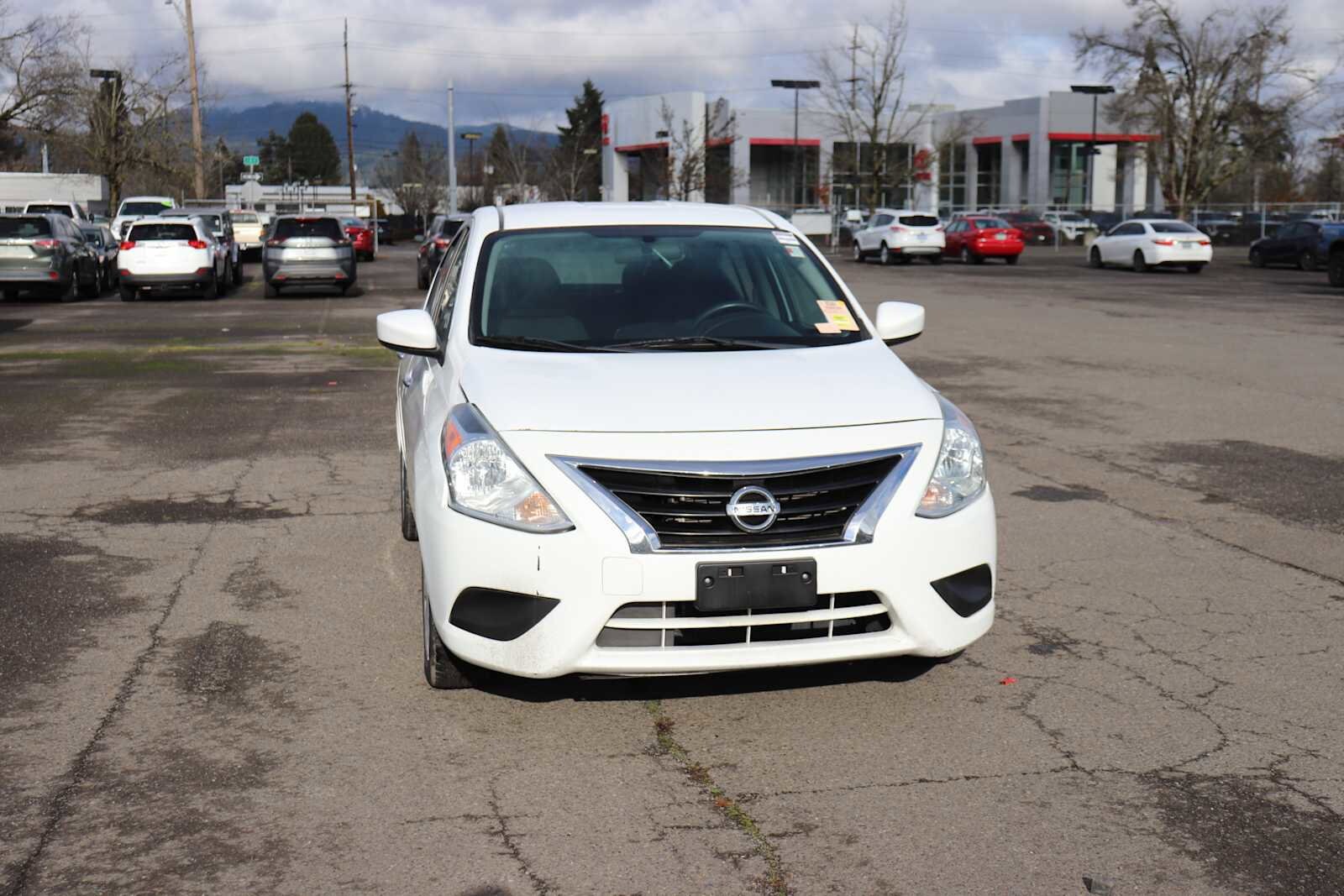 2019 Nissan Versa 1.6 SV photo 2