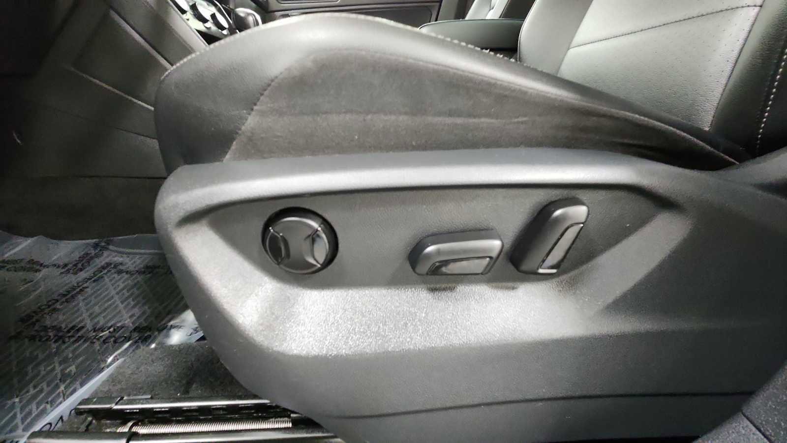 Thumbnail: 2019 Volkswagen Tiguan - 14