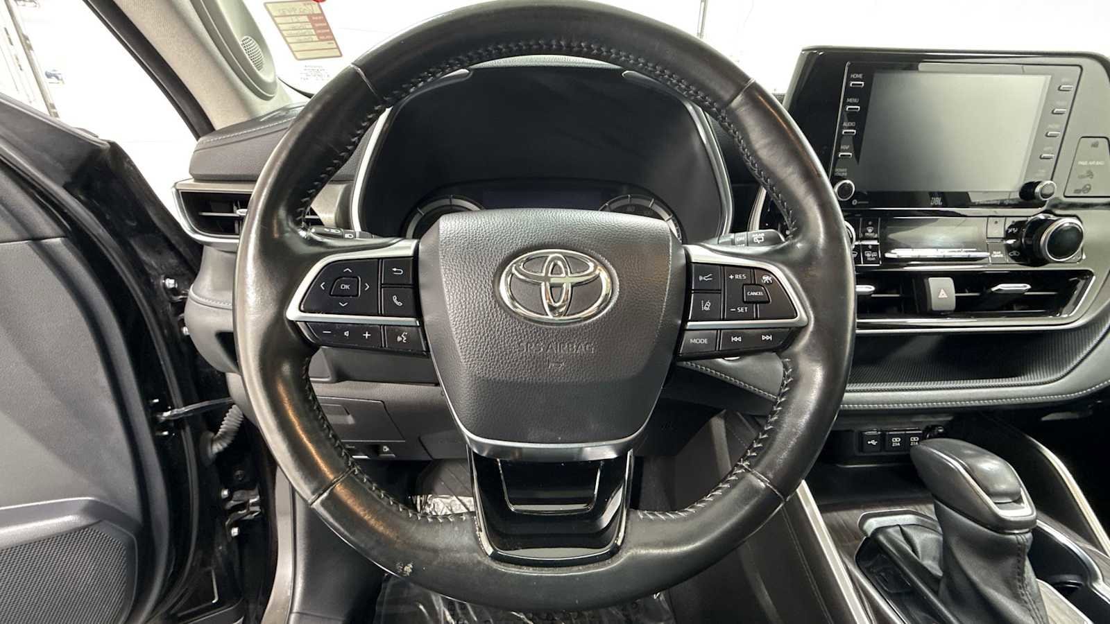 Thumbnail: 2021 Toyota Highlander - 16