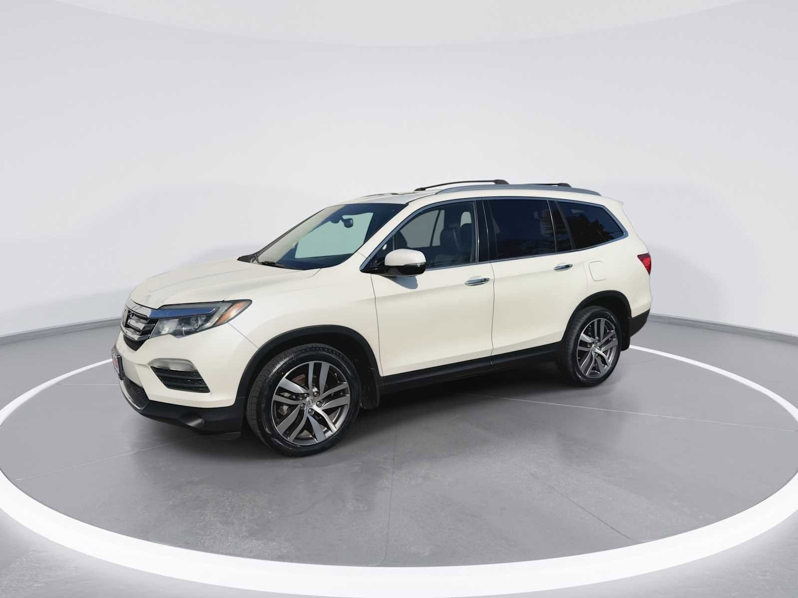 Thumbnail: 2017 Honda Pilot - 4