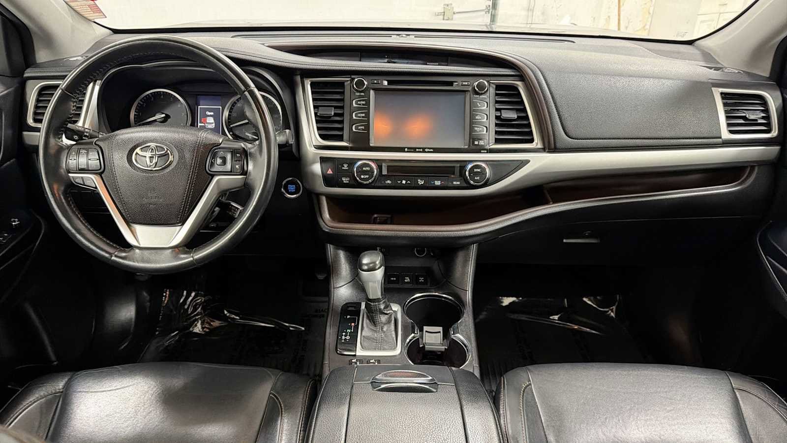 Thumbnail: 2016 Toyota Highlander - 28