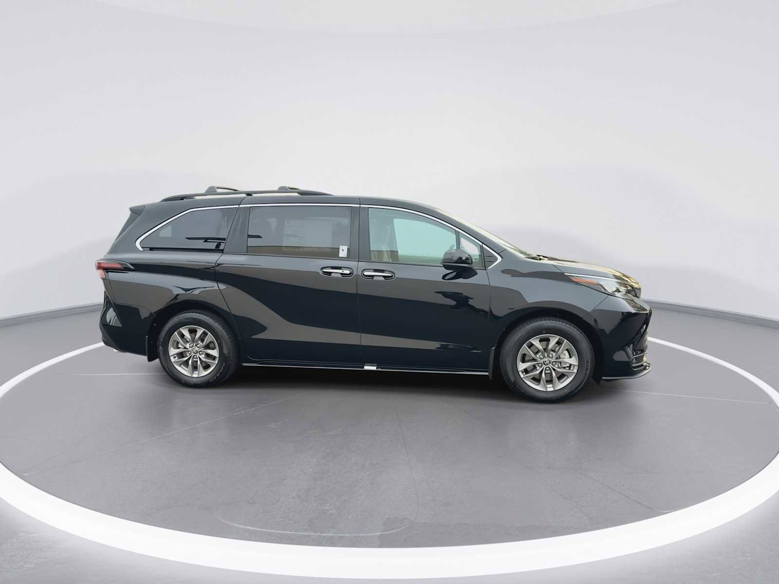 Thumbnail: 2025 Toyota Sienna - 9