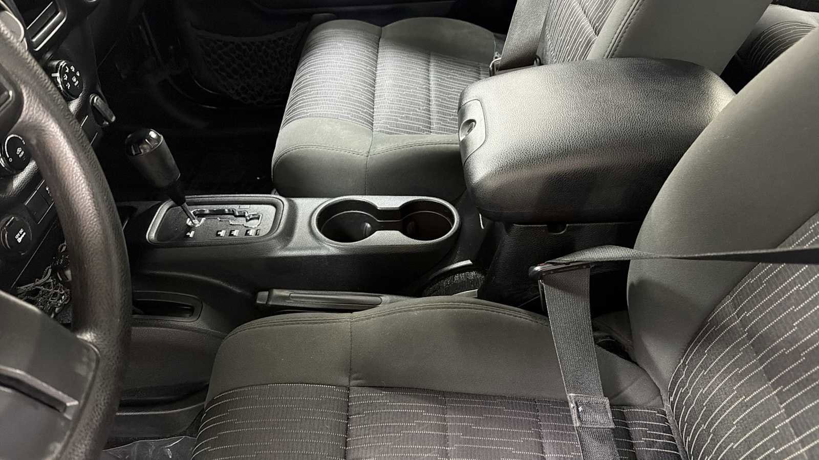 Thumbnail: 2012 Jeep Wrangler - 21