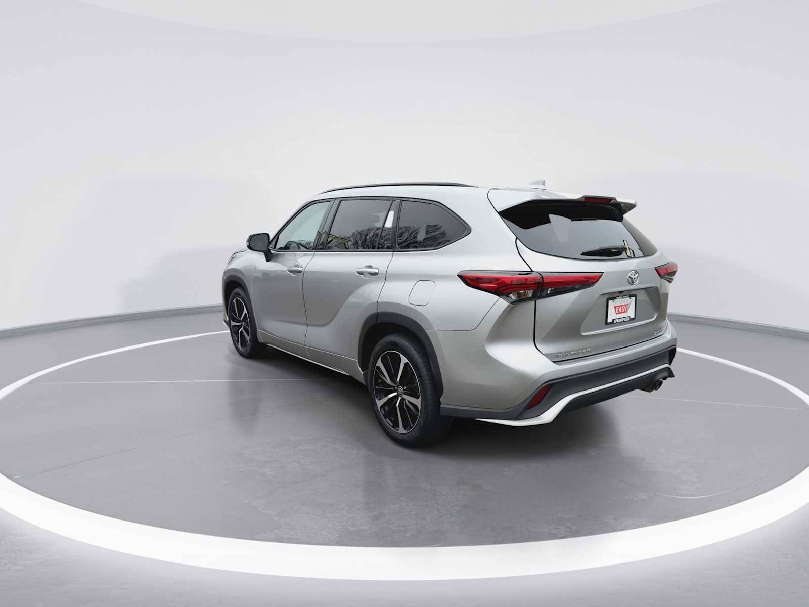 Thumbnail: 2022 Toyota Highlander - 6