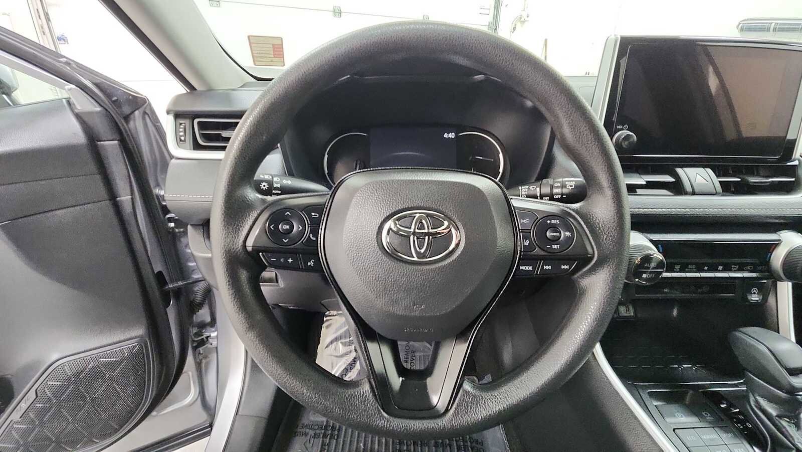 Thumbnail: 2025 Toyota RAV4 - 16