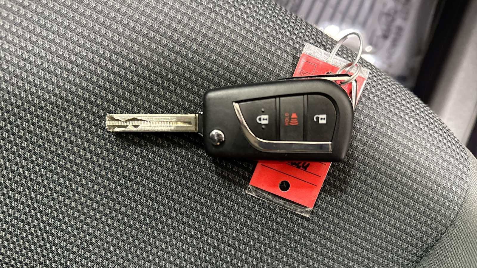 Thumbnail: 2025 Toyota RAV4 - 31