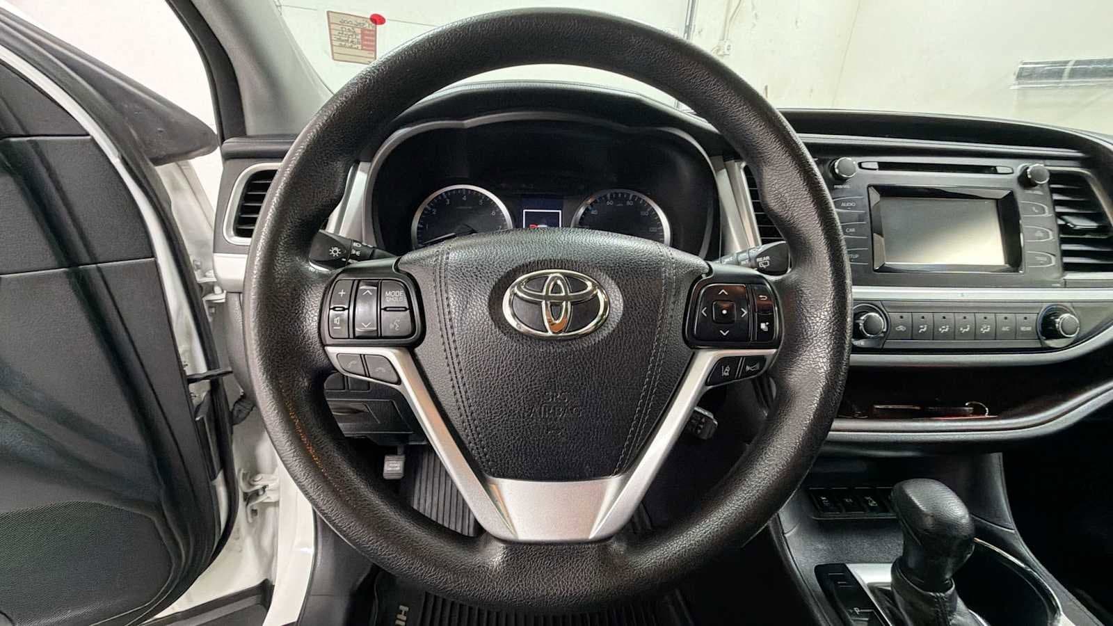 Thumbnail: 2017 Toyota Highlander - 16