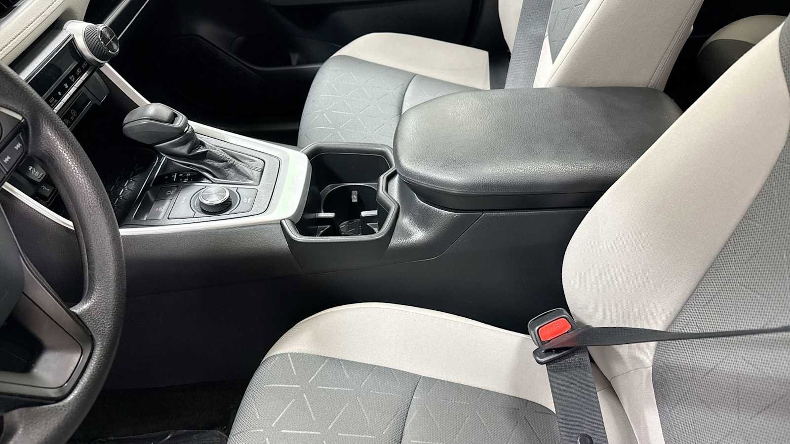 Thumbnail: 2022 Toyota RAV4 - 22
