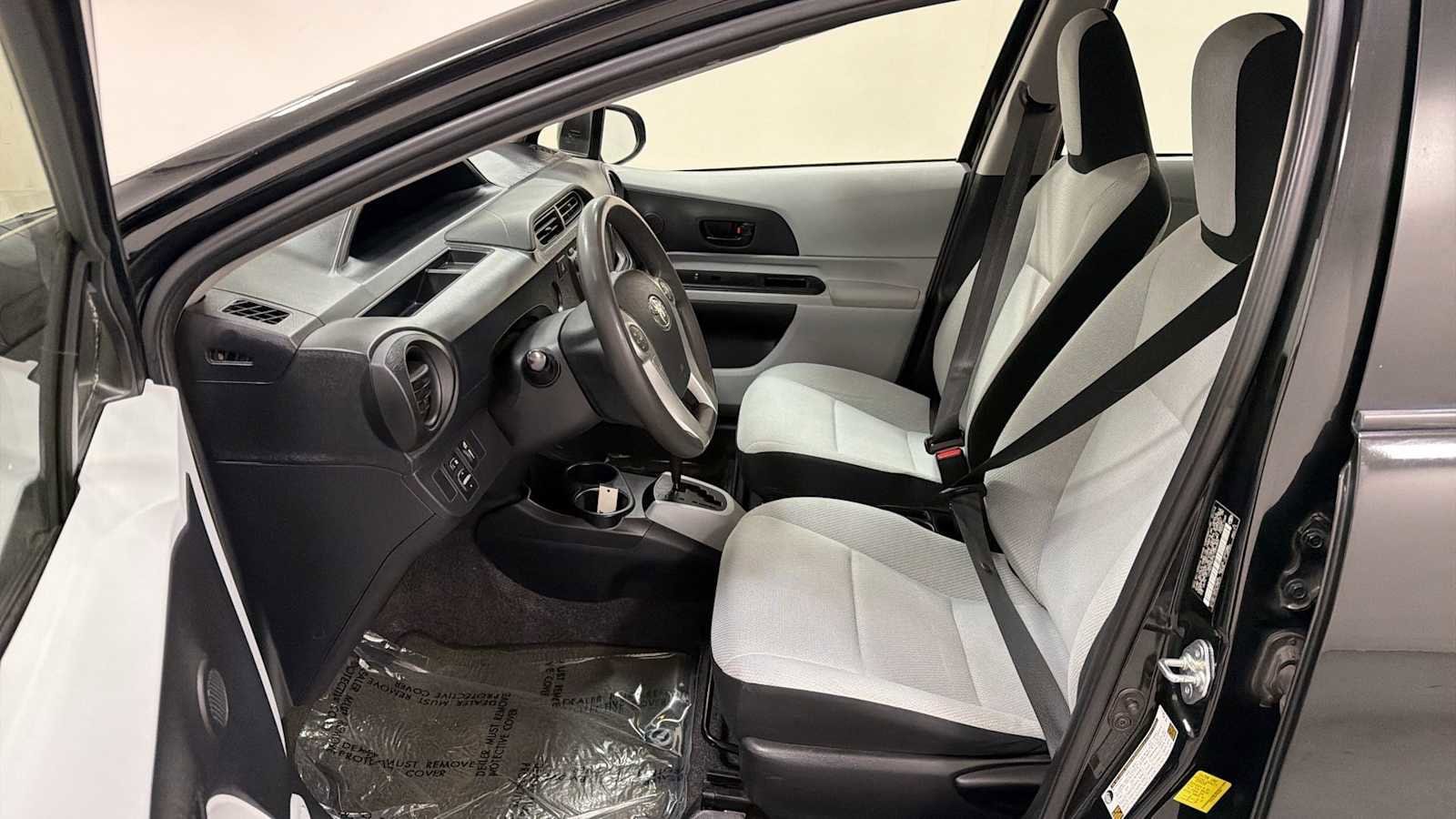 Thumbnail: 2014 Toyota Prius c - 13