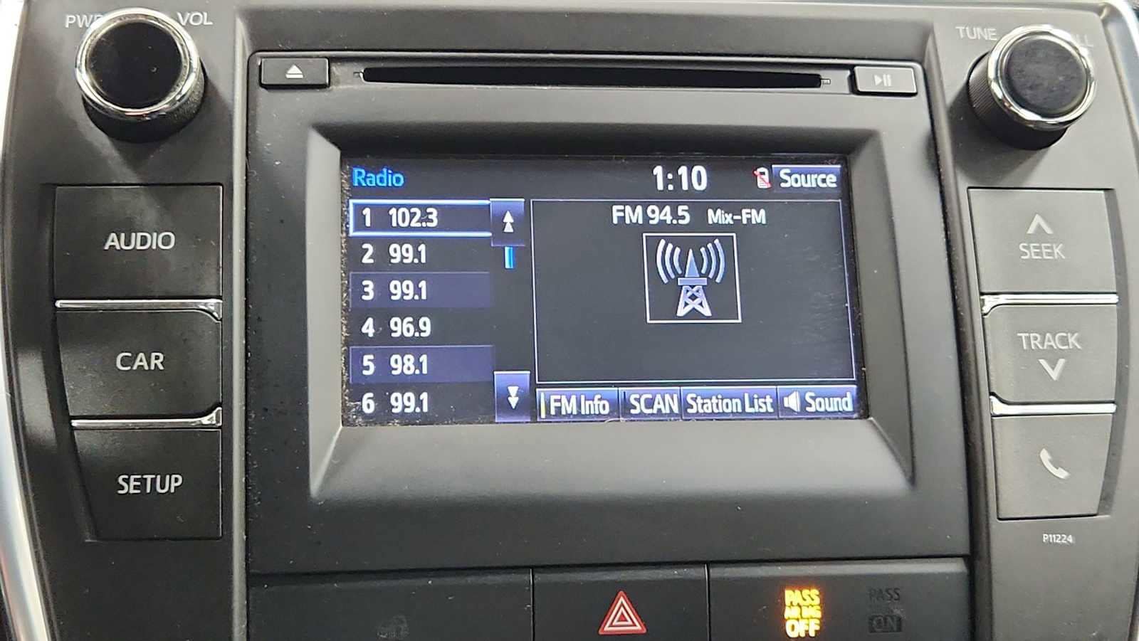 Thumbnail: 2016 Toyota Camry - 18