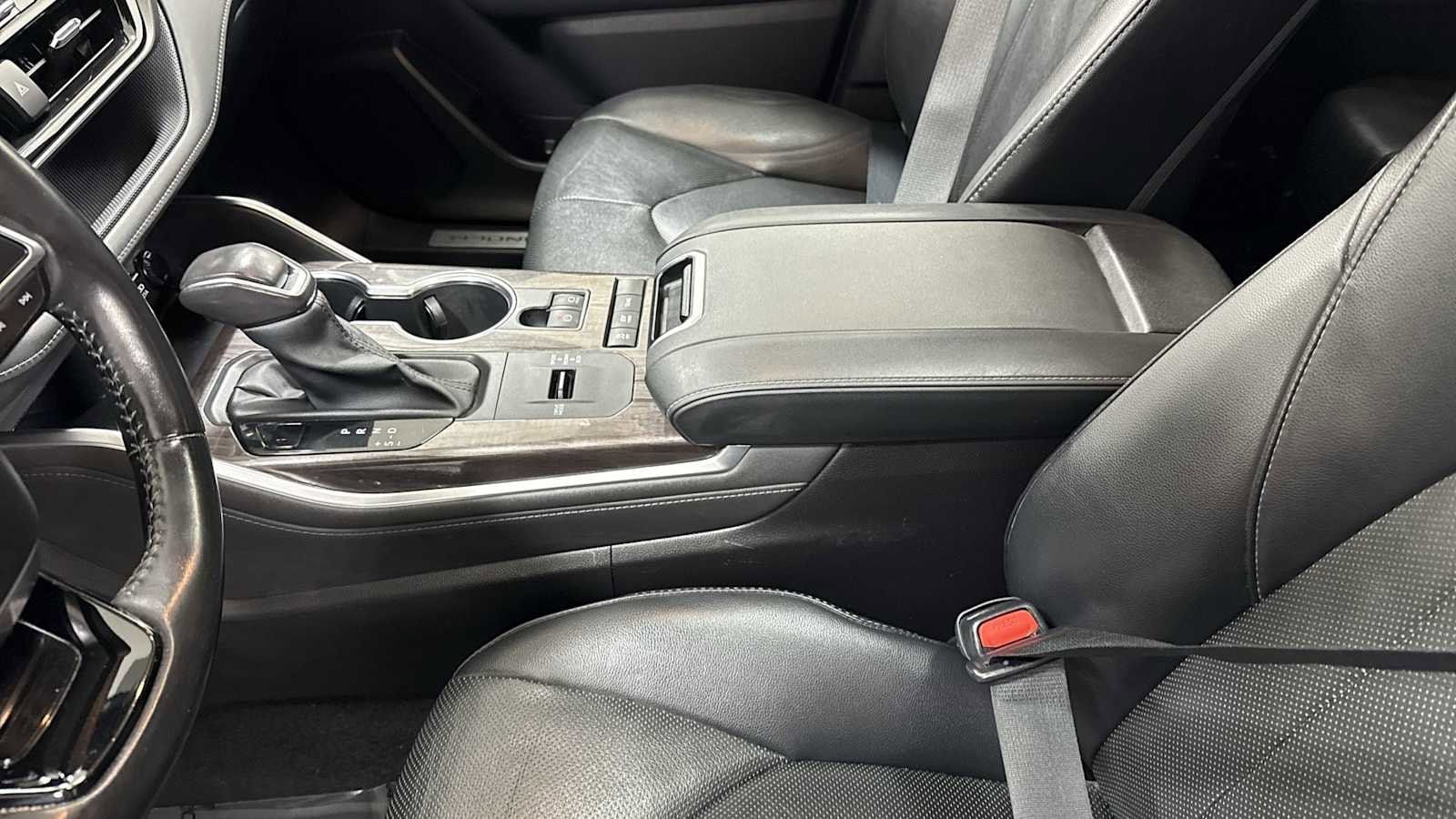 Thumbnail: 2021 Toyota Highlander - 23