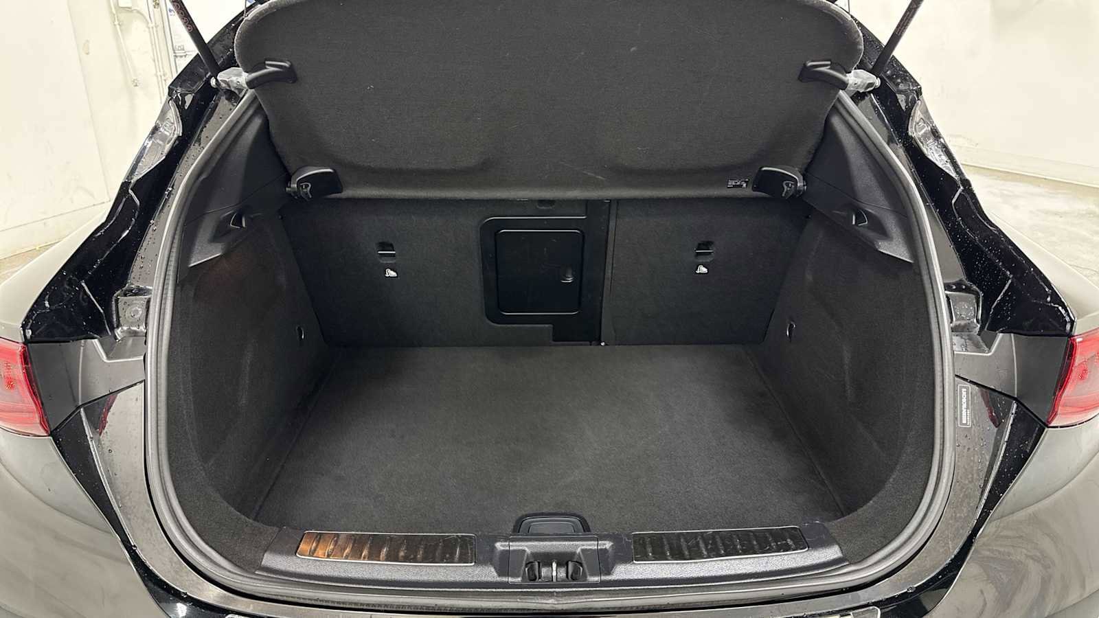 Thumbnail: 2018 INFINITI QX30 - 28