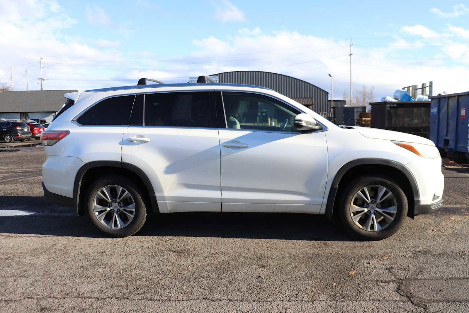 Thumbnail: 2015 Toyota Highlander - 4