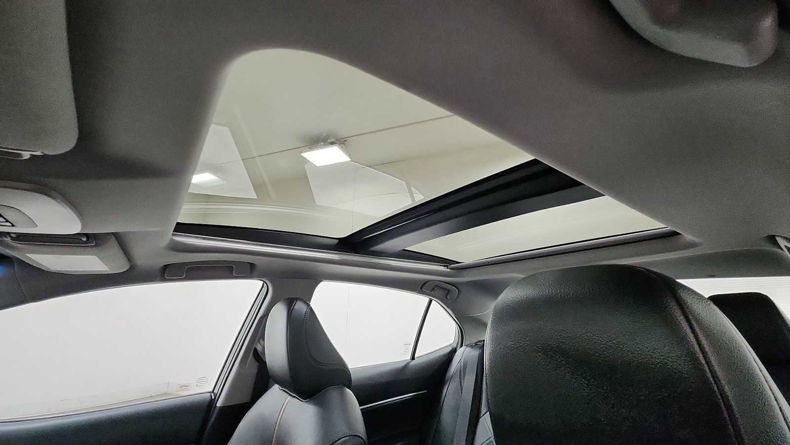 Thumbnail: 2018 Toyota Camry - 24