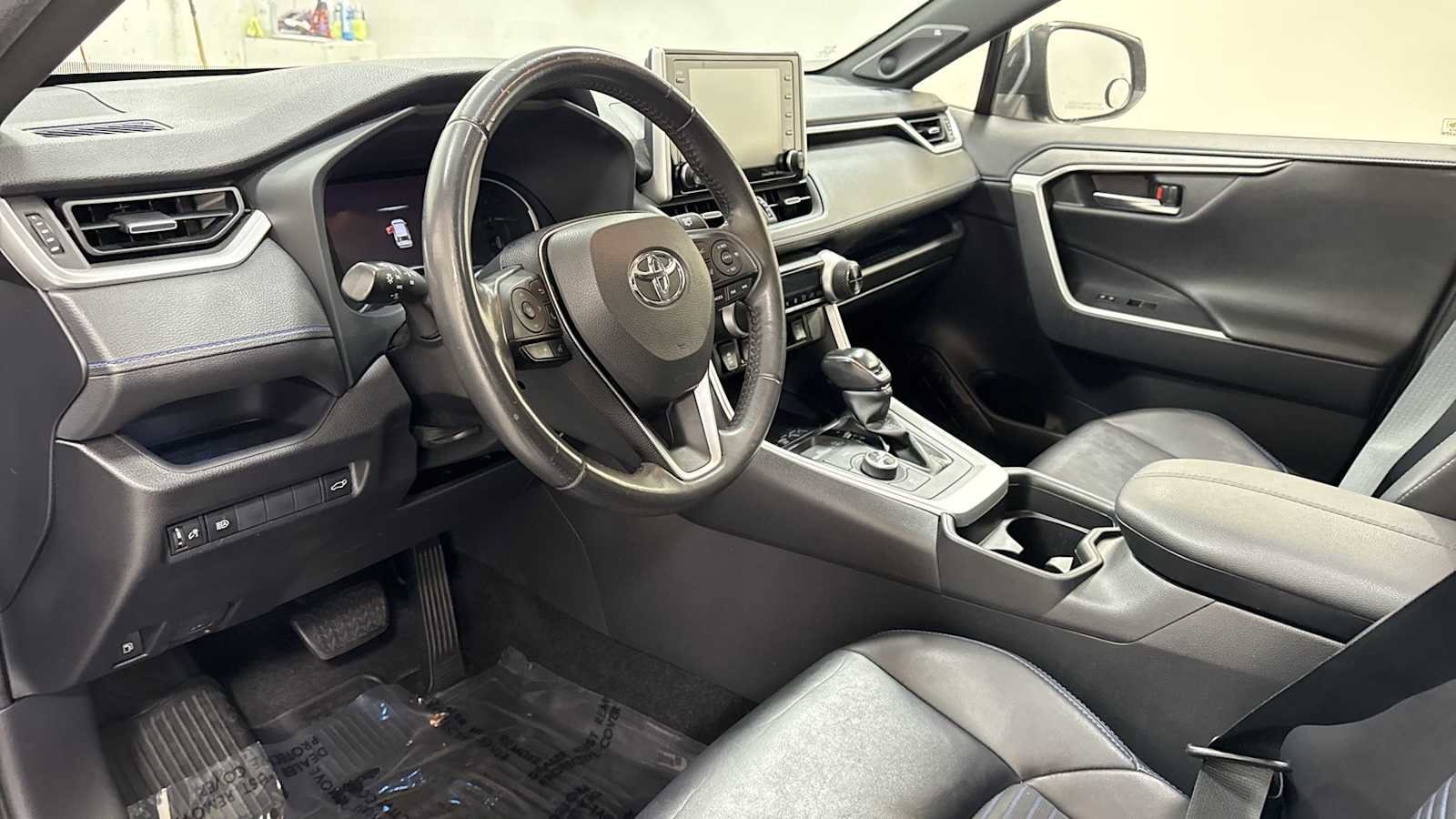 Thumbnail: 2019 Toyota RAV4 - 12