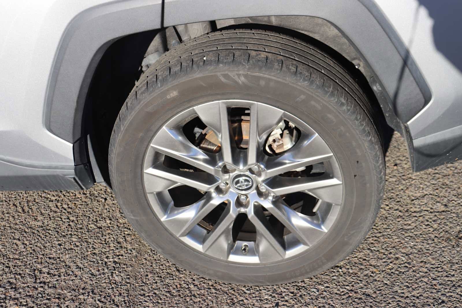 Thumbnail: 2019 Toyota RAV4 - 9