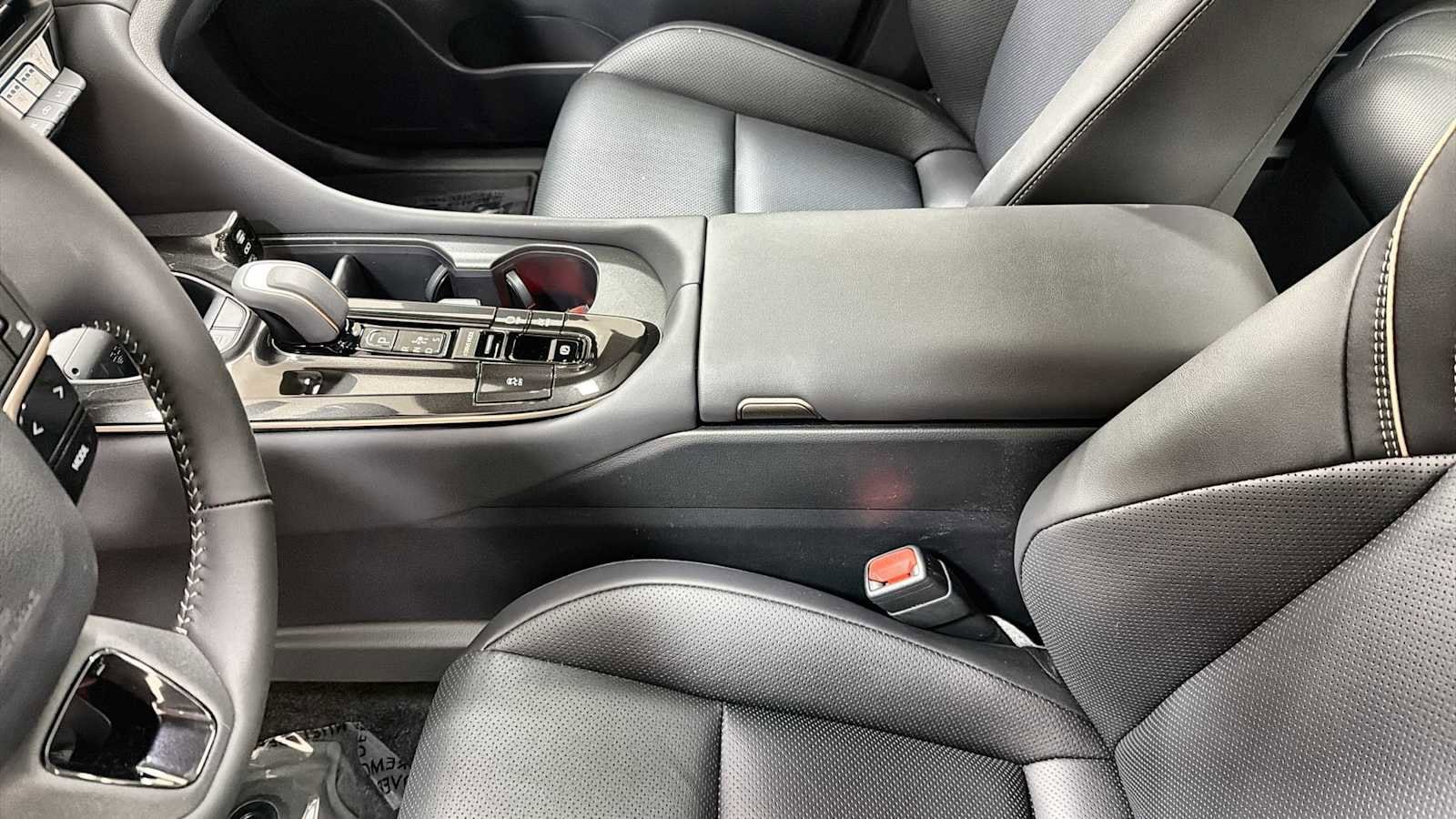 2026 Toyota Crown Signia Limited - Photo 23