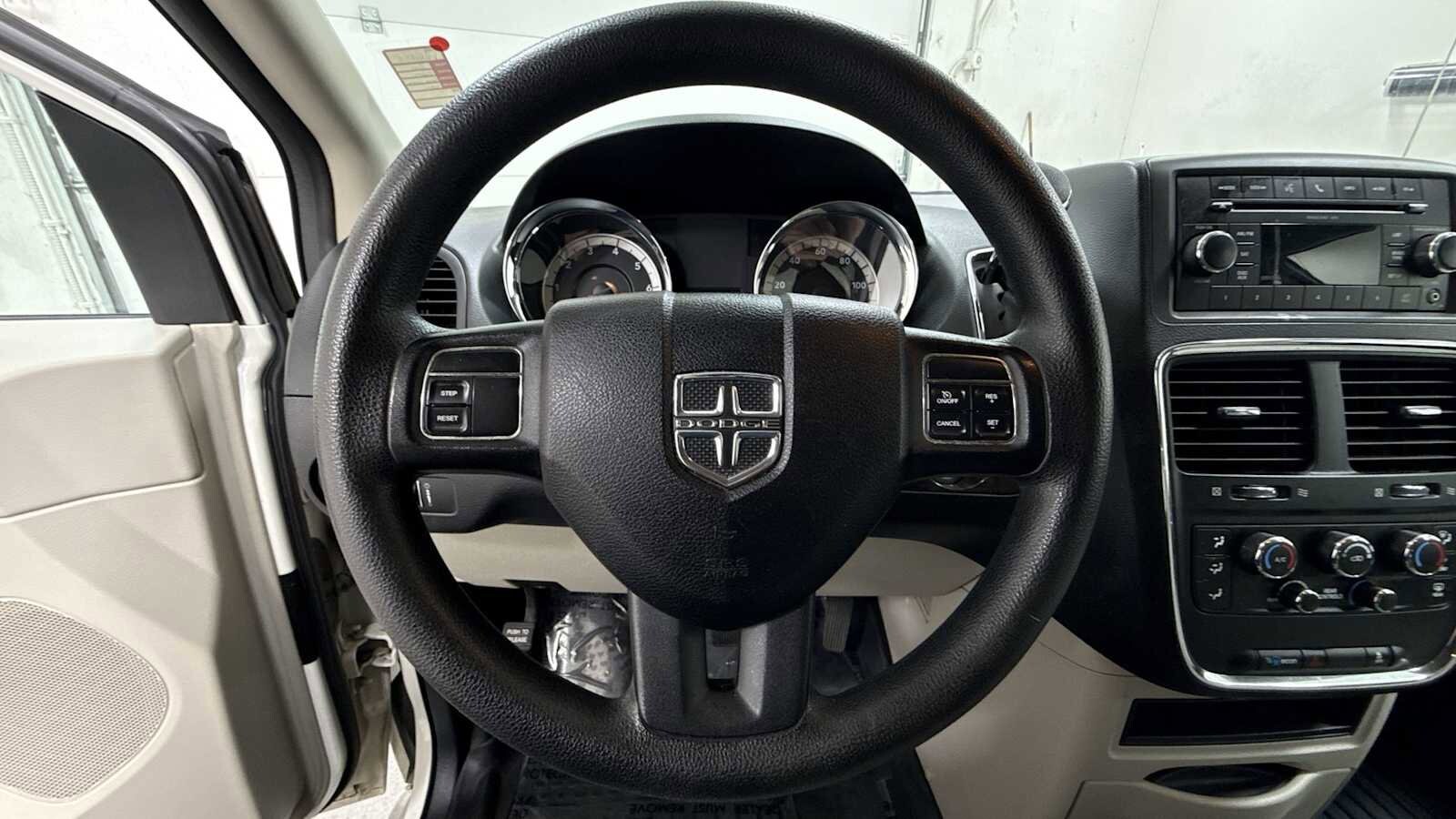 Thumbnail: 2011 Dodge Grand Caravan - 16