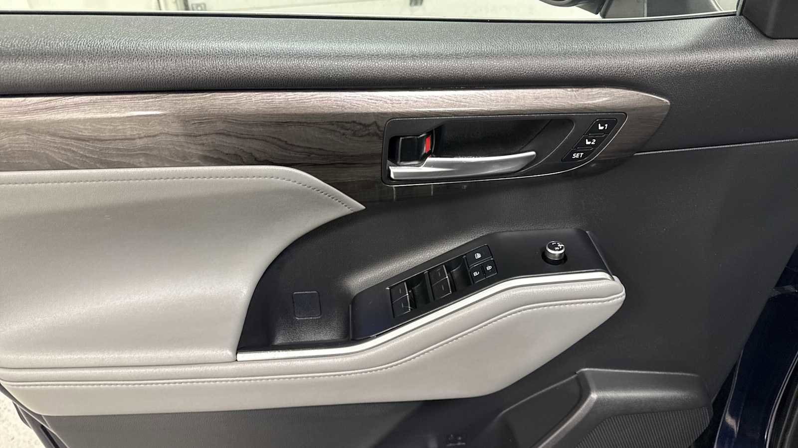 Thumbnail: 2021 Toyota Highlander - 15