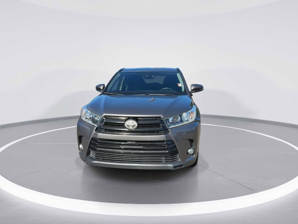 Used 2017 Toyota Highlander SE V6 SUV