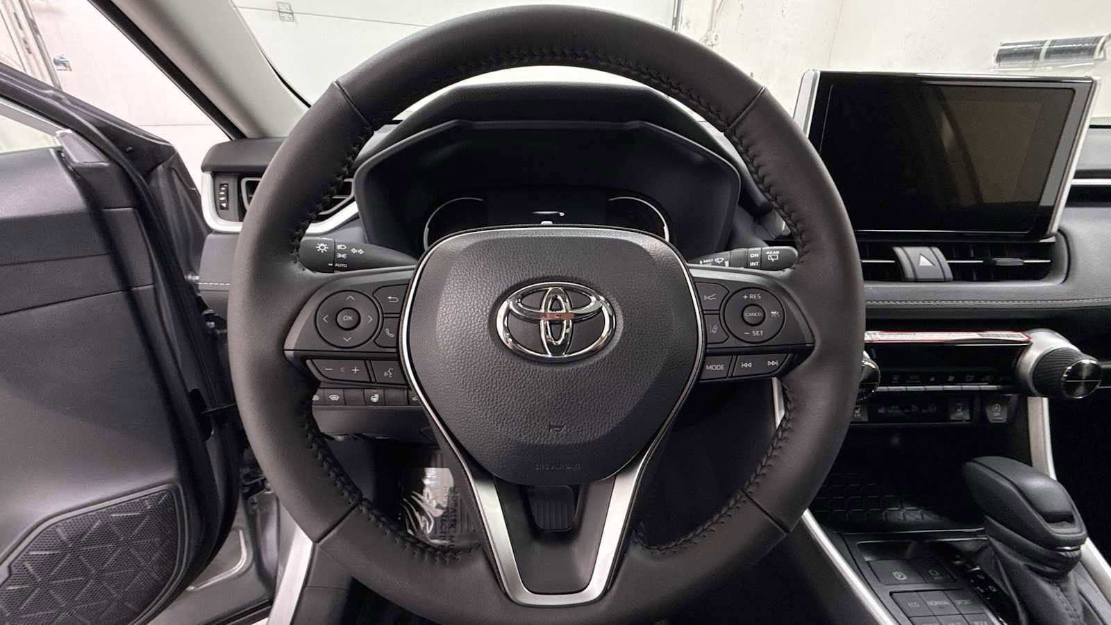 Thumbnail: 2025 Toyota RAV4 - 16