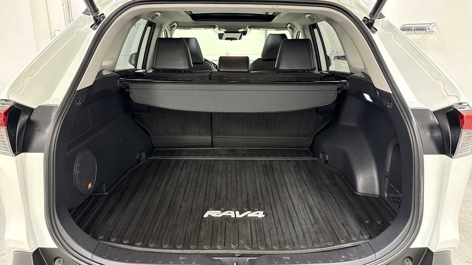 Thumbnail: 2020 Toyota RAV4 - 27