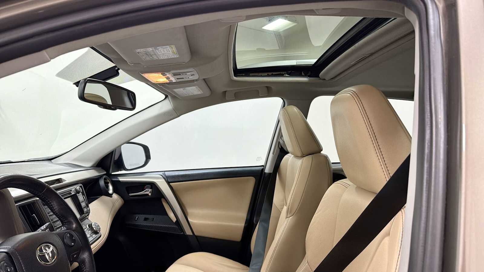 Thumbnail: 2014 Toyota RAV4 - 23