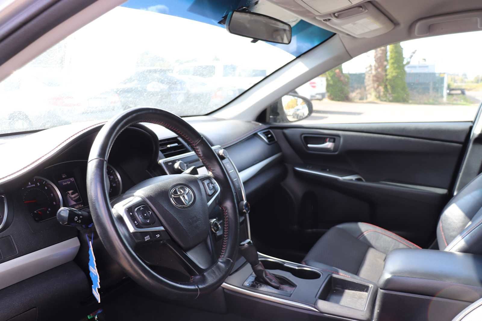 Thumbnail: 2016 Toyota Camry - 10