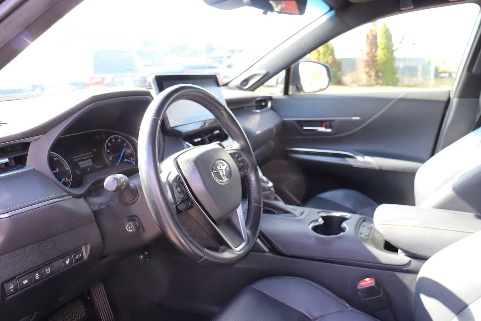 Thumbnail: 2021 Toyota Venza - 10