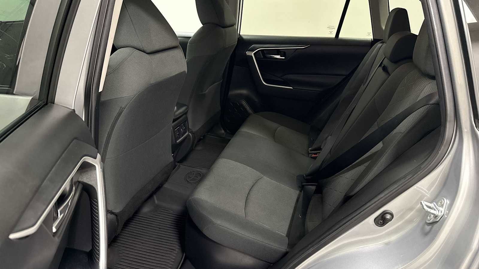 Thumbnail: 2021 Toyota RAV4 - 23