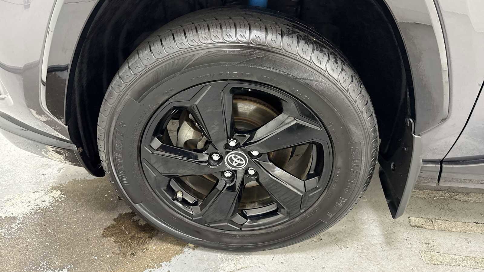 Thumbnail: 2019 Toyota RAV4 - 10