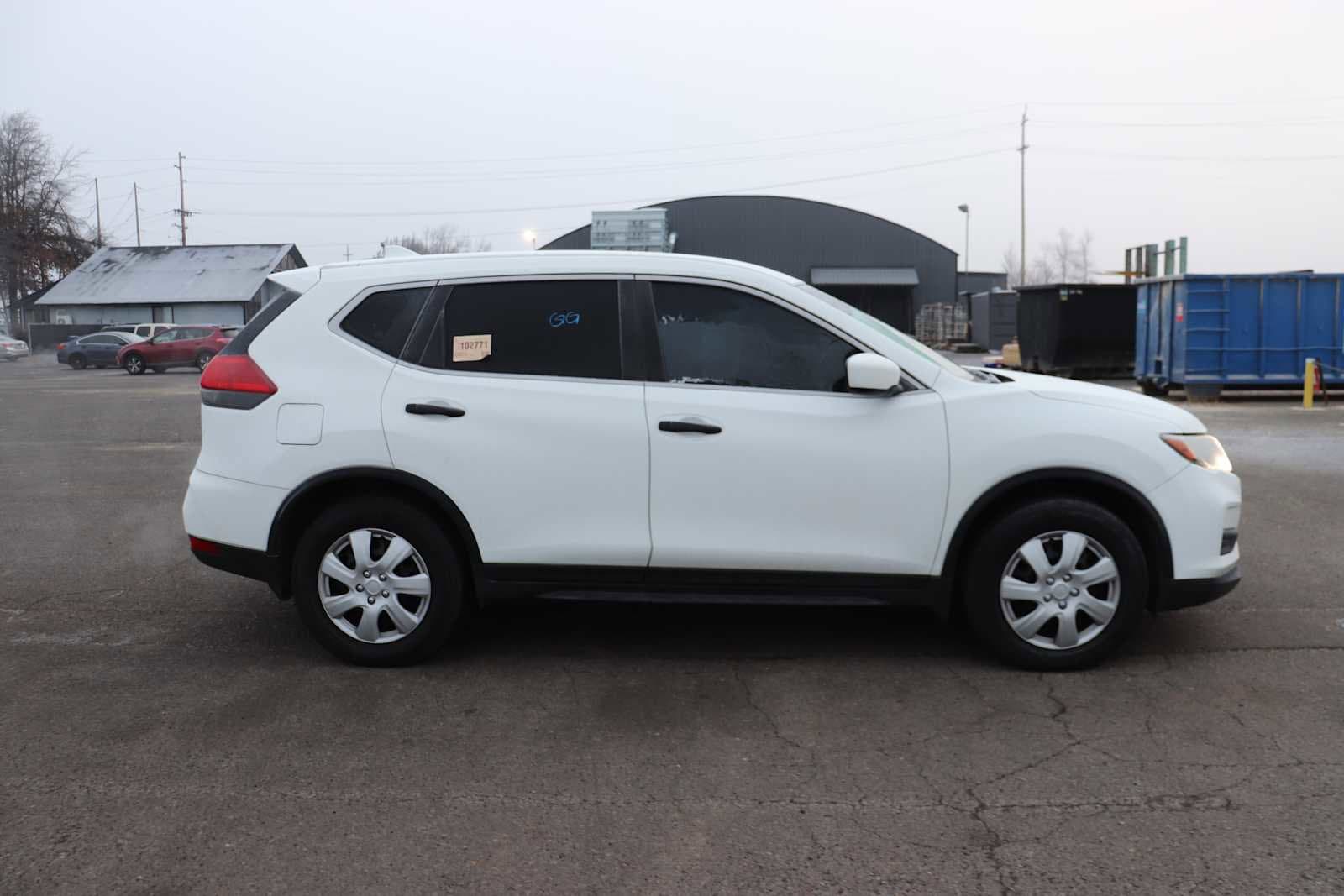 Thumbnail: 2017 Nissan Rogue - 4