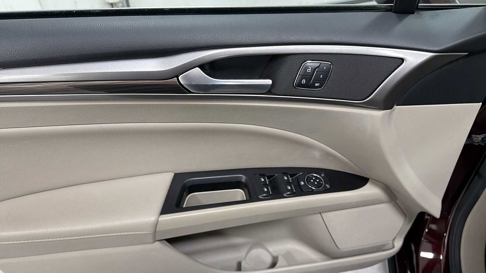 Thumbnail: 2017 Ford Fusion - 15