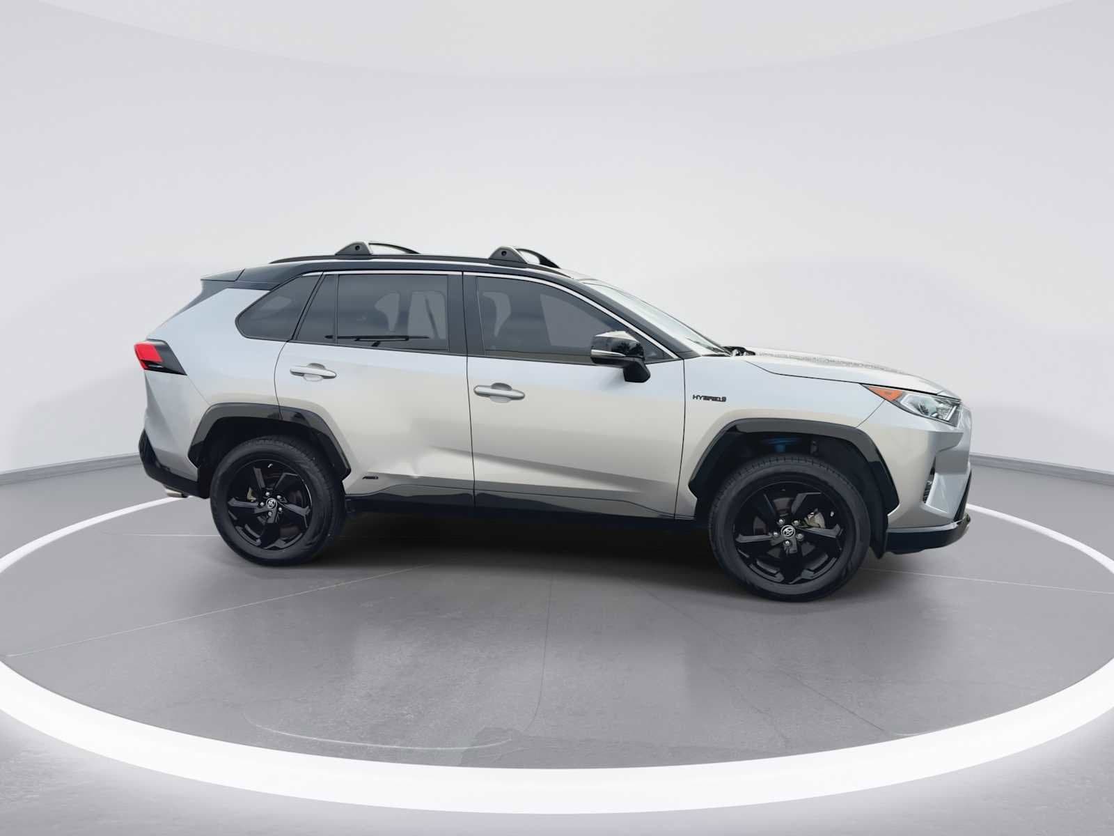 Thumbnail: 2019 Toyota RAV4 - 9
