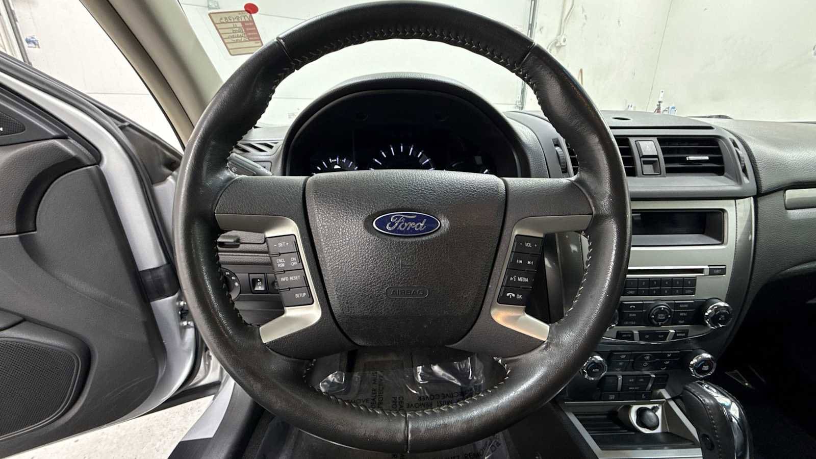 Thumbnail: 2011 Ford Fusion - 16