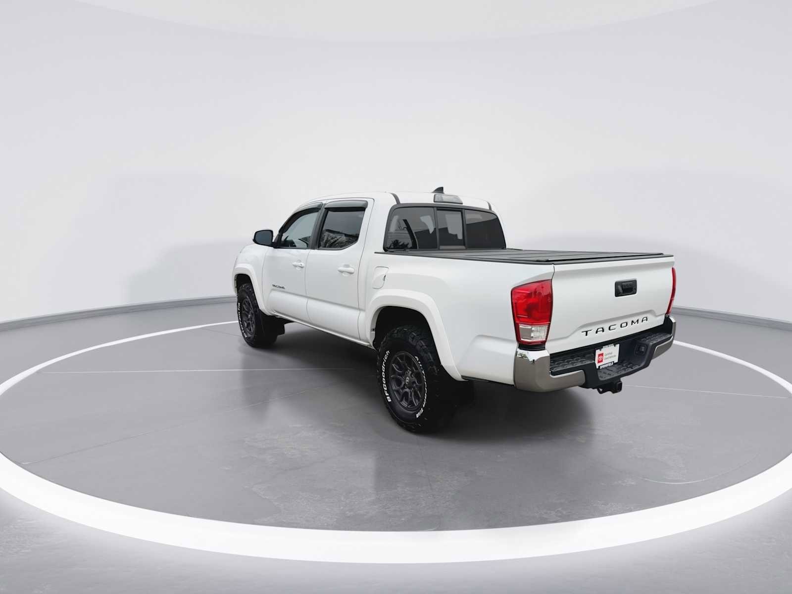 Thumbnail: 2017 Toyota Tacoma - 6
