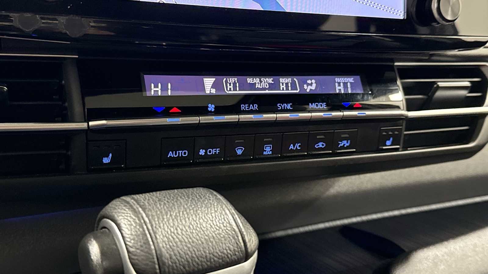 Thumbnail: 2021 Toyota Sienna - 21