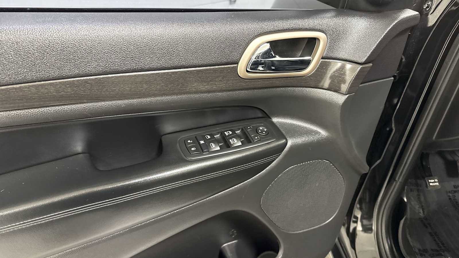 Thumbnail: 2016 Jeep Grand Cherokee - 15