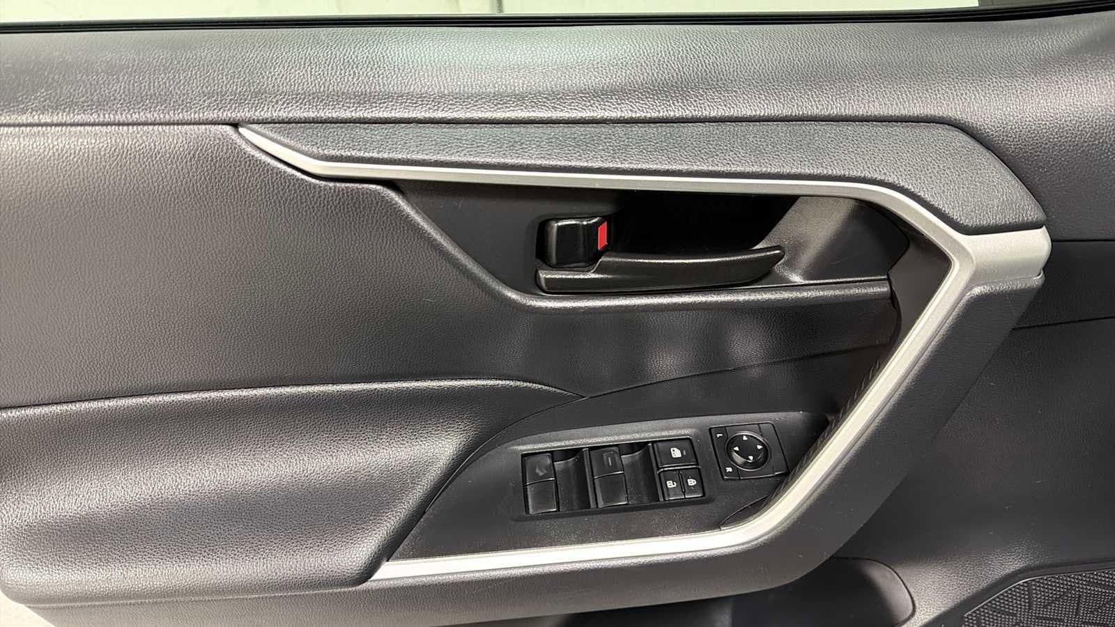 Thumbnail: 2019 Toyota RAV4 - 15