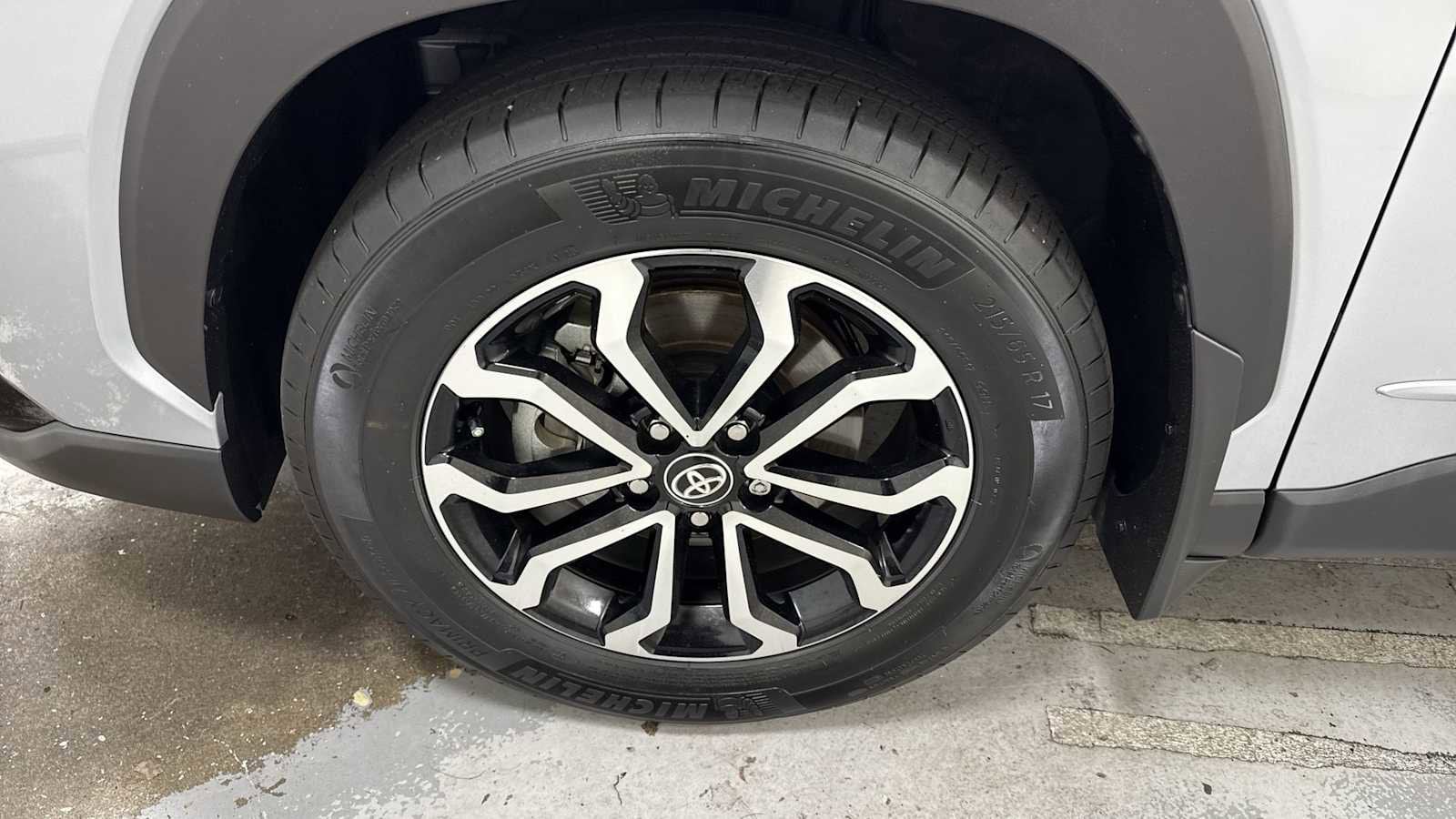 Thumbnail: 2025 Toyota Corolla Cross - 10